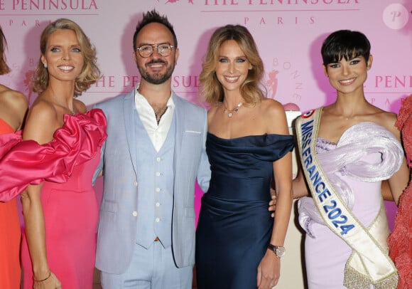 Sylvie Tellier, Jarry, Ophélie Meunier et Eve Gilles (Miss France 2024) - Photocall du 5ème gala de charité de l'association "Les Bonnes Fées" à l'occasion de la campagne mondiale "Octobre Rose" à l'hôtel Peninsula, Paris le 3 octobre 2024. A l'occasion de la campagne mondiale "Octobre Rose", l'hôtel Peninsula Paris lance son programme caritatif "Peninsula in Pink", dont les bénéfices seront reversés à l'association "Les Bonnes Fées". © Coadic Guirec/Bestimage