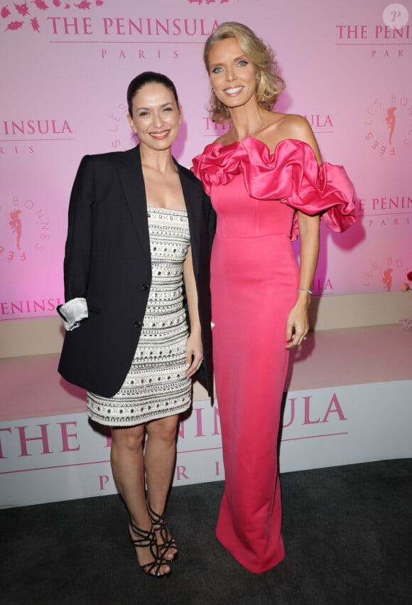 Lucie Bernardoni et Sylvie Tellier - Photocall du 5ème gala de charité de l'association "Les Bonnes Fées" à l'occasion de la campagne mondiale "Octobre Rose" à l'hôtel Peninsula, Paris le 3 octobre 2024. A l'occasion de la campagne mondiale "Octobre Rose", l'hôtel Peninsula Paris lance son programme caritatif "Peninsula in Pink", dont les bénéfices seront reversés à l'association "Les Bonnes Fées". © Coadic Guirec/Bestimage