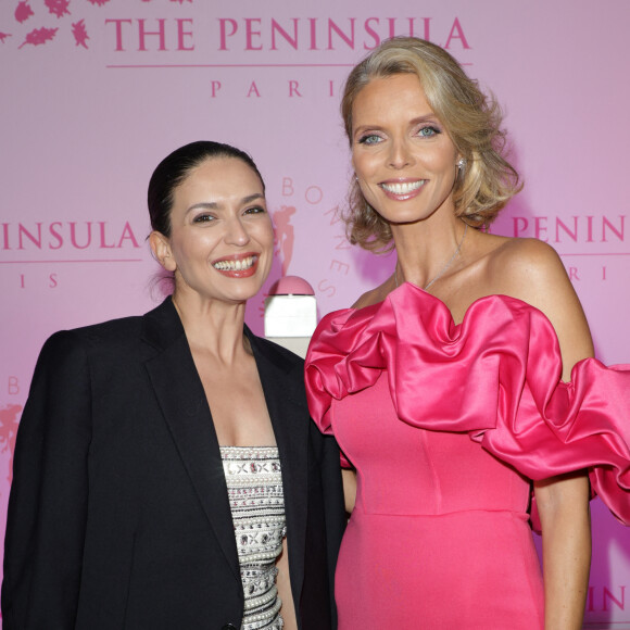 Lucie Bernardoni et Sylvie Tellier - Photocall du 5ème gala de charité de l'association "Les Bonnes Fées" à l'occasion de la campagne mondiale "Octobre Rose" à l'hôtel Peninsula, Paris le 3 octobre 2024. A l'occasion de la campagne mondiale "Octobre Rose", l'hôtel Peninsula Paris lance son programme caritatif "Peninsula in Pink", dont les bénéfices seront reversés à l'association "Les Bonnes Fées". © Coadic Guirec/Bestimage