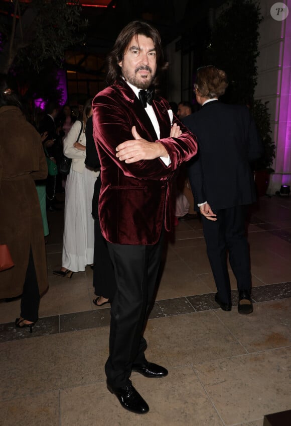 Stéphane Rolland - Photocall du 5ème gala de charité de l'association "Les Bonnes Fées" à l'occasion de la campagne mondiale "Octobre Rose" à l'hôtel Peninsula, Paris le 3 octobre 2024. A l'occasion de la campagne mondiale "Octobre Rose", l'hôtel Peninsula Paris lance son programme caritatif "Peninsula in Pink", dont les bénéfices seront reversés à l'association "Les Bonnes Fées". © Coadic Guirec/Bestimage 