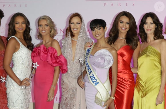 Indira Ampiot, Sylvie Tellier, Maeva Coucke, Diane Leyre, Mareva Galanter - Photocall du 5ème gala de charité de l'association "Les Bonnes Fées" à l'occasion de la campagne mondiale "Octobre Rose" à l'hôtel Peninsula, Paris le 3 octobre 2024. A l'occasion de la campagne mondiale "Octobre Rose", l'hôtel Peninsula Paris lance son programme caritatif "Peninsula in Pink", dont les bénéfices seront reversés à l'association "Les Bonnes Fées". © Coadic Guirec/Bestimage