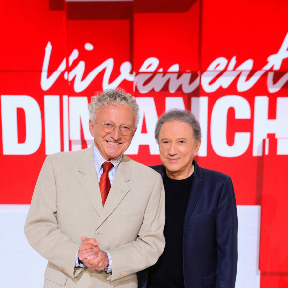 Une émission à ne pas louper
Exclusif - Nelson Monfort et Michel Drucker - Enregistrement de l'émission "Vivement Dimanche" au Studio Gabriel à Paris, présentée par M.Drucker et diffusée le 5 octobre sur France 3 © Guillaume Gaffiot / Bestimage 