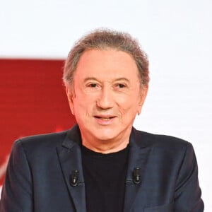 Exclusif - Michel Drucker - Enregistrement de l'émission "Vivement Dimanche" au Studio Gabriel à Paris, présentée par M.Drucker et diffusée le 5 octobre sur France 3 © Guillaume Gaffiot / Bestimage 