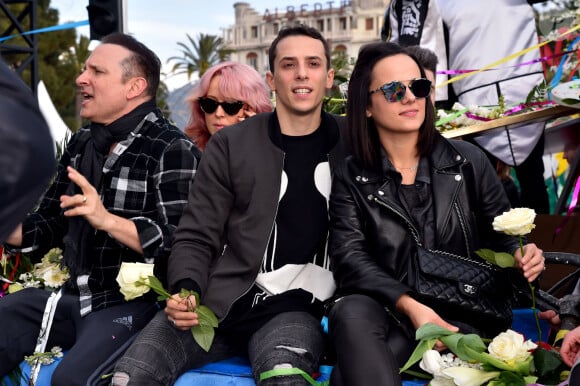 Jean-Marc Généreux, Jaclyn Spencer, Grégoire Lyonnet et sa compagne Alizée - La troupe de Danse avec les Stars participe à la 4ème bataille de Fleurs dans le cadre du Carnaval 2016 à Nice le 24 février 2016. Elle a profité de sa présence à Nice lors de sa tournée pour faire un passage sur le Corso sur le char de la Reine du Carnaval. Cette année le thème du Carnaval était "Les Médias". La manifestation se termine dimanche 28 février. © Bruno Bebert/Bestimage