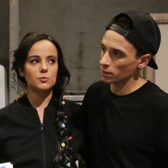 Alizée a annoncé une mauvaise nouvelle à ses fans
Exclusif - Alizée et son compagnon Grégoire Lyonnet en backstage du défilé du 21ème salon du chocolat à la porte de Versailles à Paris 