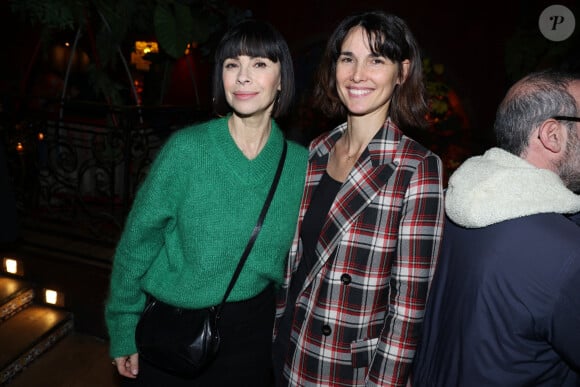 Samy, son deuxième enfant, était atteint de polyhandicap.
Mathilda May et Eglantine Emeye assistent au lancement du livre 'L'esprit Artificiel' de Raphael Enthoven organisé par Five Eyes Production au Buddha Bar à Paris, France, le 23 janvier 2024.