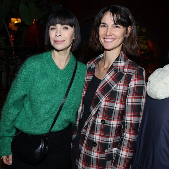 Samy, son deuxième enfant, était atteint de polyhandicap.
Mathilda May et Eglantine Emeye assistent au lancement du livre 'L'esprit Artificiel' de Raphael Enthoven organisé par Five Eyes Production au Buddha Bar à Paris, France, le 23 janvier 2024.