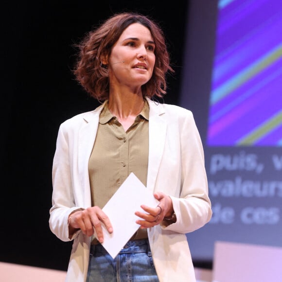 Eglantine Emeye assiste à l'événement Demain Le Sport qui se tient à la Maison de la Radio à Paris, France, le 22 septembre 2022.