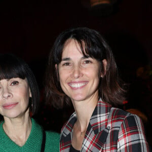 Mathilda May et Eglantine Emeye assistent au lancement du livre 'L'esprit Artificiel' de Raphael Enthoven organisé par Five Eyes Production au Buddha Bar à Paris, France, le 23 janvier 2024.