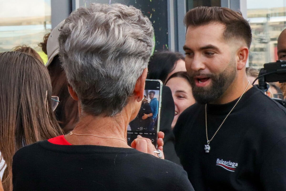 Photo : Exclusif - Kendji Girac en séance de dédicaces à l'occasion de la  sortie de son nouvel album ''Vivre'' à la FNAC Croix-Blanche de  Sainte-Geneviève-des-Bois, France, le vendredi 4 octobre 2024. -