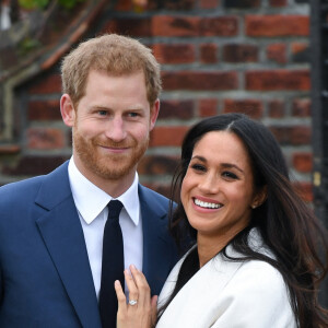 Avec ou sans le prince Harry, Meghan Markle ne manque pas d'illuminer les galas avec ses looks somptueux.
Le prince Harry et Meghan Markle lors d'un photocall pour annoncer leurs fiançailles au palais de Kensington, à Londres, au Royaume-Uni, le lundi 27 novembre 2017. Photo par Doug Peters/PA Wire/ABACAPRESS.COM