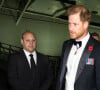 En réalité, il s'agit d'une ancienne robe portée en 2021 lors du Gala Salute to Freedom, que la conjointe du Prince Harry a recyclée...
Le prince Harry, le duc de Sussex, et Meghan Markle, la duchesse de Sussex, assistent au gala Salute to Freedom à l'Intrepid Sea, Air & Space Museum à New York City, NY, États-Unis, le 10 novembre 2021. Photo par Gabriele Holtermann/SPUS/ABACAPRESS.COM