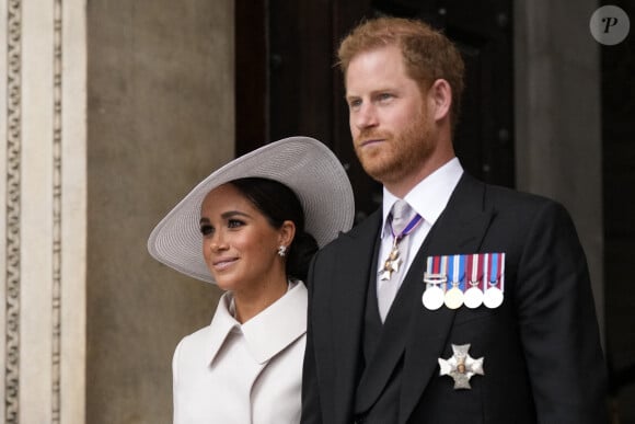 Le duc et la duchesse de Sussex quittent le service national d'action de grâce à la cathédrale Saint-Paul, à Londres, au Royaume-Uni, le 2 juin 2022, au deuxième jour des célébrations du jubilé de platine de la reine Élisabeth II.