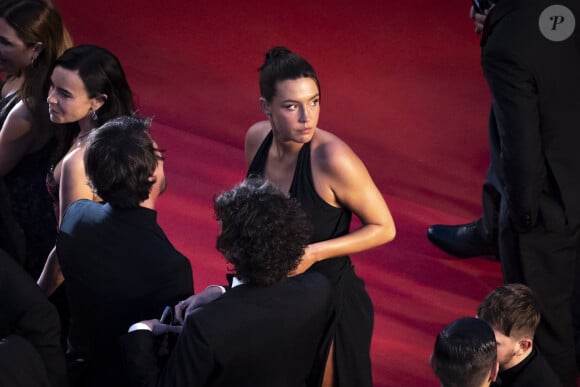 Elodie Bouchez, Adèle Exarchopoulos - Descente des marches du film " L'amour ouf " lors du 77ème Festival International du Film de Cannes, au Palais des Festivals à Cannes. Le 23 mai 2024 © Olivier Borde / Pool / Bestimage 