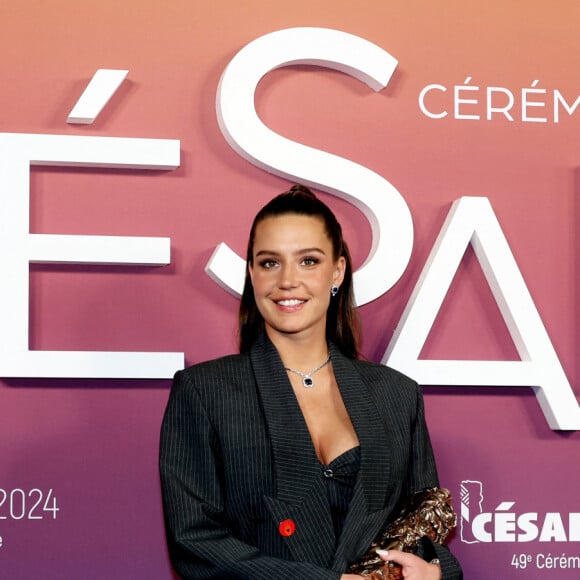 Adèle Exarchopoulos (César de la meilleure actrice dans un second rôle pour " Je Verrai Toujours Vos Visages ") - Photocall des lauréats (press room) lors de la 49ème édition de la cérémonie des César à l'Olympia à Paris le 23 février 2024 © Dominique Jacovides / Olivier Borde / Bestimage 