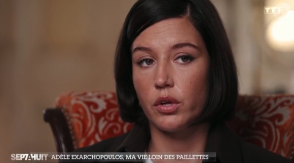 L'actrice en parle à son père : "Il ne me dit pas grand-chose mais je sens qu'il n'apprécie pas du tout." Il a donc passé un coup de fil à la production et "pété un câble" raconte-t-elle dans "Sept à Huit"
Capture TF1 : Adèle Exarchopoulos dans "Sept à Huit" le dimanche 6 octobre 2024