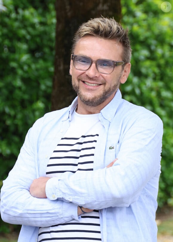 Jeanfi Janssens - Photocall avec l'équipe de l'émission de radio "Les grosses têtes" lors de la 17ème édition du Festival du Film Francophone de Angoulême (FFA). Le 29 août 2024 © Coadic Guirec / Bestimage