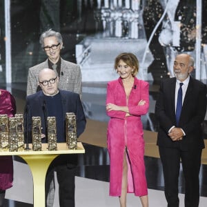 Un César spécial pour la troupe du Splendid, Josiane Balasko, Michel Blanc, Thierry Lhermitte, Marie-Anne Chazel, Gérard Jugnot, Christian Clavier et Bruno Moynot, sur scène lors de la 46ème cérémonie des César à l'Olympia à Paris le 12 mars 202. © Dominique Charriau/ Pool / Bestimage