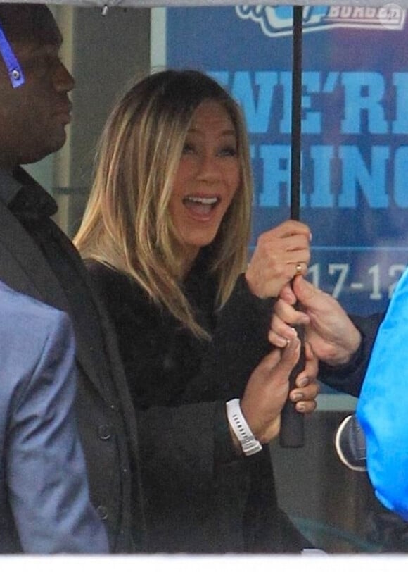 Jennifer Aniston - Arrivées à la cérémonie du Walk of Fame de Courteney Cox sous la pluie à Hollywood le 27 février 2023.