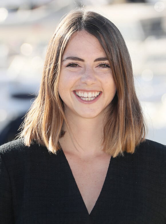 Clémence Lassalas au photocall de la série "Demain nous appartient" lors de la 24ème édition du Festival de la Fiction TV de La Rochelle, France, le 17 septembre 2022. © Patrick bernard/Bestimage 