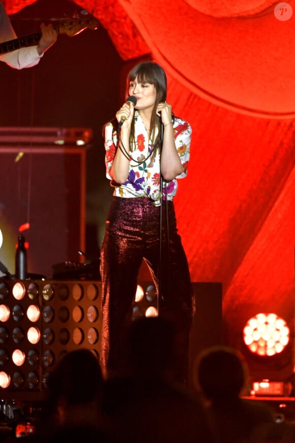 Clara Luciani en concert au Nice Jazz Festival 2022 sur la scène de la place Masséna à Nice. Le 16 juillet 2022 © Bruno Bebert / Bestimage