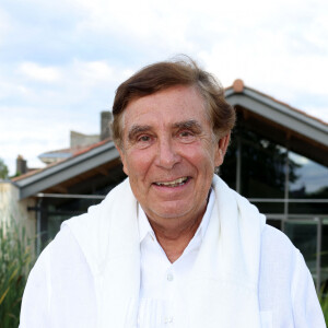 Exclusif - Jean-Pierre Foucault au Château Duhart-Milon à Pauillac en Gironde, le 11 juillet 2024. - Festival International du Film en Médoc " Les Vendanges du 7ème Art" à Pauillac. © Jean-Marc Lhomer/Bestimage