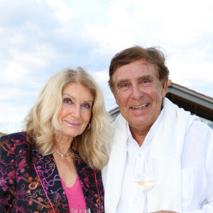 Exclusif - Jean-Pierre Foucault et sa femme Evelyne au Château Duhart-Milon à Pauillac en Gironde, le 11 juillet 2024. - Festival International du Film en Médoc " Les Vendanges du 7ème Art" à Pauillac. © Jean-Marc Lhomer/Bestimage 