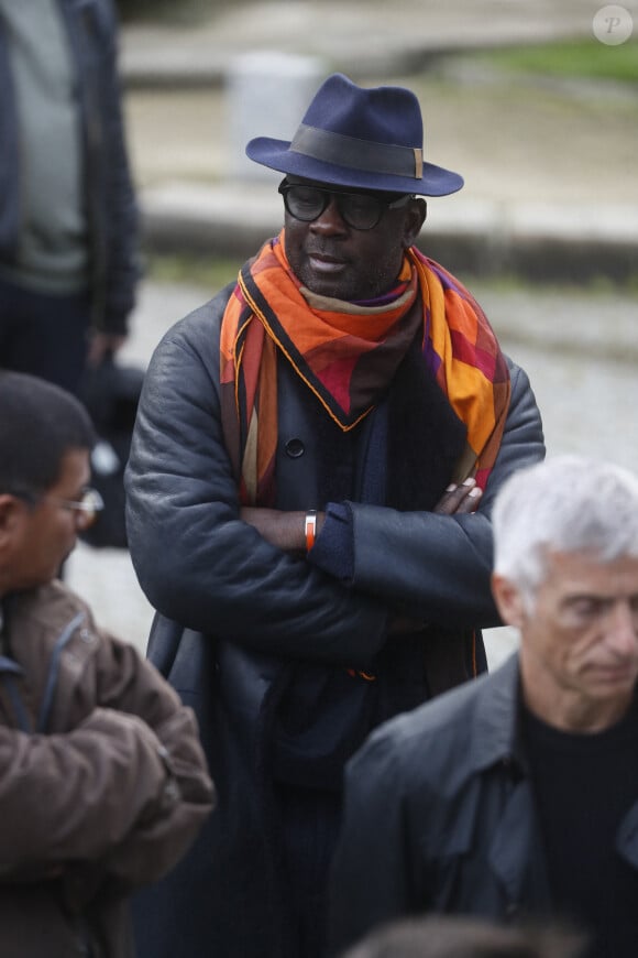 Exclusif - Lilian Thuram - Obsèques de Jérôme Le Fauconnier au cimetière du Père Lachaise à Paris, le 10 octobre 2024. Le journaliste de "L'Equipe" est décédé dans la nuit du 3 au 4 octobre 2024 à l'âge de 57 ans, des suites de la maladie de Charcot. © Christophe Clovis / Bestimage