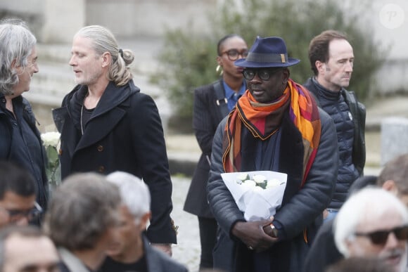 Jérôme Le Fauconnier s'est éteint à 66 ans le 4 octobre dernier
 
Exclusif - Lilian Thuram - Obsèques de Jérôme Le Fauconnier au cimetière du Père Lachaise à Paris, le 10 octobre 2024. Le journaliste de "L'Equipe" est décédé dans la nuit du 3 au 4 octobre 2024 à l'âge de 57 ans, des suites de la maladie de Charcot. © Christophe Clovis / Bestimage