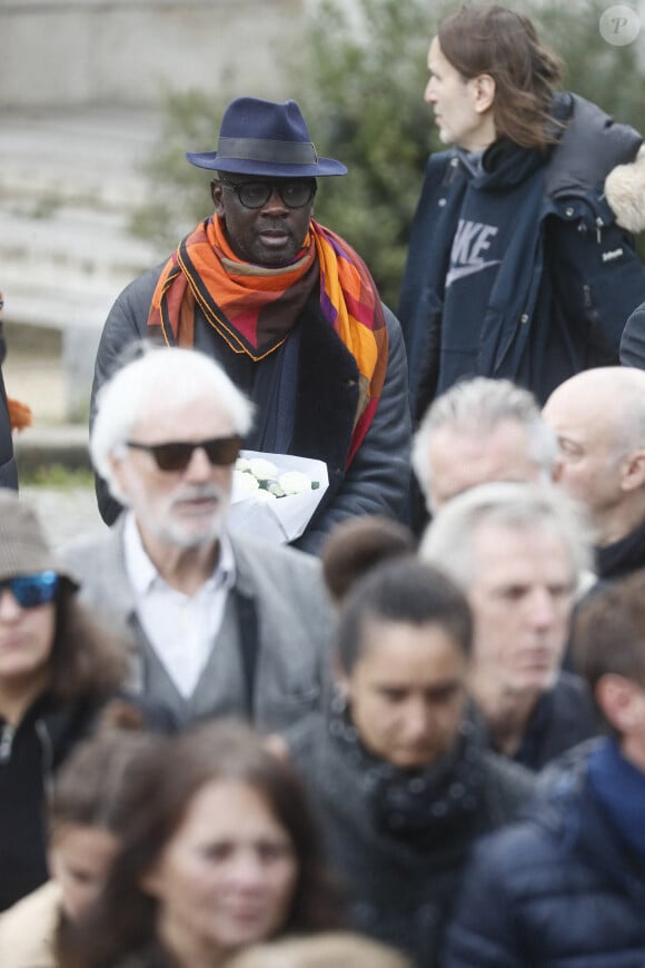 Exclusif - Lilian Thuram - Obsèques de Jérôme Le Fauconnier au cimetière du Père Lachaise à Paris, le 10 octobre 2024. Le journaliste de "L'Equipe" est décédé dans la nuit du 3 au 4 octobre 2024 à l'âge de 57 ans, des suites de la maladie de Charcot. © Christophe Clovis / Bestimage