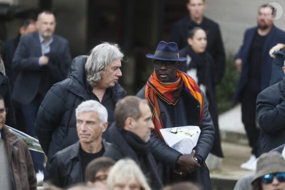 Lilian Thuram était également au cimetière du Père-Lachaise
 
Exclusif - Lilian Thuram - Obsèques de Jérôme Le Fauconnier au cimetière du Père Lachaise à Paris, le 10 octobre 2024. Le journaliste de "L'Equipe" est décédé dans la nuit du 3 au 4 octobre 2024 à l'âge de 57 ans, des suites de la maladie de Charcot. © Christophe Clovis / Bestimage