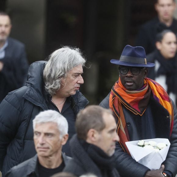 Lilian Thuram était également au cimetière du Père-Lachaise
 
Exclusif - Lilian Thuram - Obsèques de Jérôme Le Fauconnier au cimetière du Père Lachaise à Paris, le 10 octobre 2024. Le journaliste de "L'Equipe" est décédé dans la nuit du 3 au 4 octobre 2024 à l'âge de 57 ans, des suites de la maladie de Charcot. © Christophe Clovis / Bestimage