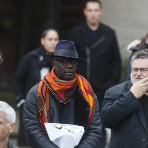 Exclusif - Lilian Thuram - Obsèques de Jérôme Le Fauconnier au cimetière du Père Lachaise à Paris, le 10 octobre 2024. Le journaliste de "L'Equipe" est décédé dans la nuit du 3 au 4 octobre 2024 à l'âge de 57 ans, des suites de la maladie de Charcot. © Christophe Clovis / Bestimage