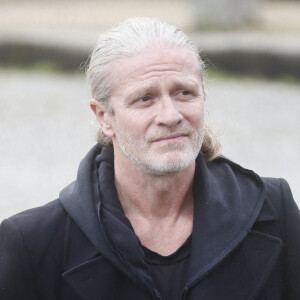 Exclusif - Emmanuel Petit - Obsèques de Jérôme Le Fauconnier au cimetière du Père Lachaise à Paris, le 10 octobre 2024. Le journaliste de "L'Equipe" est décédé dans la nuit du 3 au 4 octobre 2024 à l'âge de 57 ans, des suites de la maladie de Charcot. © Christophe Clovis / Bestimage