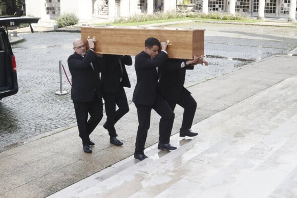 Exclusif - Obsèques de Jérôme Le Fauconnier au cimetière du Père Lachaise à Paris, le 10 octobre 2024. Le journaliste de "L'Equipe" est décédé dans la nuit du 3 au 4 octobre 2024 à l'âge de 57 ans, des suites de la maladie de Charcot. © Christophe Clovis / Bestimage