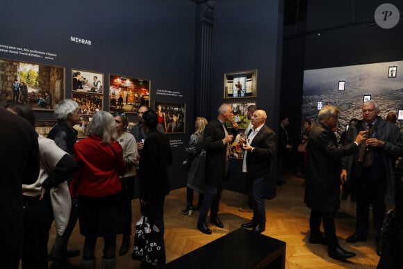 Exclusif - Pascal Maitre, Adrien Goetz - Vernissage de l'exposition "Notre famille afghane, souvenirs d'une vie envolée" du photographe Olivier Jobard (lauréat du prix en 2022) au Pavillon Comtesse de Caen, Palais de l'institut de France à Paris, le 9 octobre 2024. © Marc Ausset-Lacroix/Bestimage