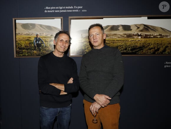 Il a posé avec Guillaume Herbaut, lauréat de celui de cette année avec son projet Ukraine, les blessures invisibles)
Exclusif - Guillaume Herbaut (Prix de Photographie Marc Ladreit de Lacharrière - Académie des beaux-arts 2024 - Guillaume Herbaut, lauréat de la 15ème édition pour son projet Ukraine, les blessures invisibles) , Olivier Jobard - Vernissage de l'exposition "Notre famille afghane, souvenirs d'une vie envolée" du photographe Olivier Jobard (lauréat du prix en 2022) au Pavillon Comtesse de Caen, Palais de l'institut de France à Paris, le 9 octobre 2024. © Marc Ausset-Lacroix/Bestimage