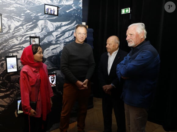 Exclusif - Sima, Olivier Jobard, Marc Ladreit de Lacharrière, Yann Arthus-Bertrand - Vernissage de l'exposition "Notre famille afghane, souvenirs d'une vie envolée" du photographe Olivier Jobard (lauréat du prix en 2022) au Pavillon Comtesse de Caen, Palais de l'institut de France à Paris, le 9 octobre 2024. © Marc Ausset-Lacroix/Bestimage