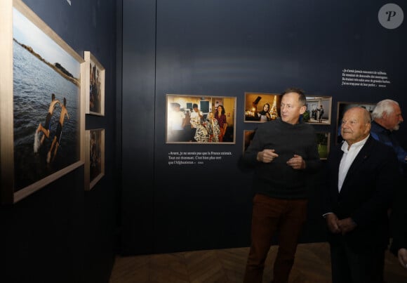 Exclusif - Olivier Jobard, Marc Ladreit de Lacharrière - Vernissage de l'exposition "Notre famille afghane, souvenirs d'une vie envolée" du photographe Olivier Jobard (lauréat du prix en 2022) au Pavillon Comtesse de Caen, Palais de l'institut de France à Paris, le 9 octobre 2024. © Marc Ausset-Lacroix/Bestimage