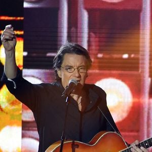 Exclusif - Francis Cabrel - Enregistrement de l'émission "La Chanson de l'Année, Fête de la Musique" dans les arènes de Nîmes, le 20 juin 2015, présentée par Nikos Aliagas pour la chaîne de télévision TF1. 