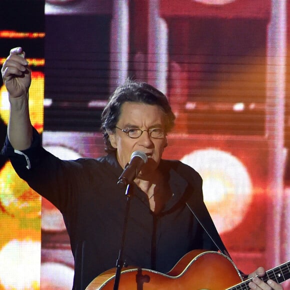 Exclusif - Francis Cabrel - Enregistrement de l'émission "La Chanson de l'Année, Fête de la Musique" dans les arènes de Nîmes, le 20 juin 2015, présentée par Nikos Aliagas pour la chaîne de télévision TF1. 