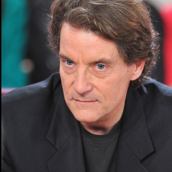 Francis Cabrel lors de l'émission Vivement dimanche.