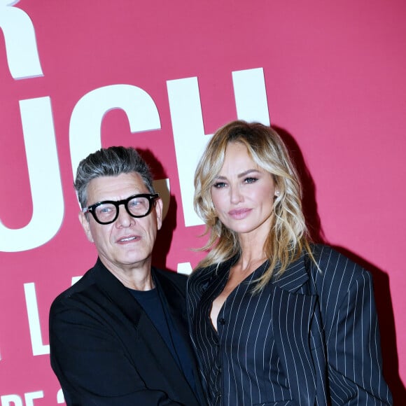 Marc Lavoine et sa compagne Adriana Karembeu au photocall du "concerto pour la paix" de Omar Harfouch au Théâtre des Champs-Elysées à Paris le 18 septembre 2024. © Rachid Bellak / Bestimage 