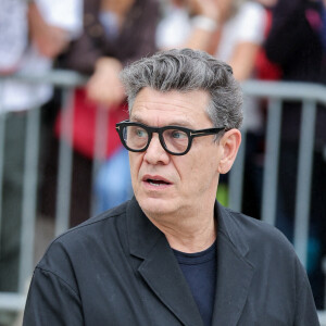 Marc Lavoine - Sortie des obsèques de l'auteure-compositrice-interprète et actrice française Françoise Hardy au crématorium du cimetière du Père-Lachaise à Paris, France, le 20 juin 2024. © Jacovides-Moreau/Bestimage 