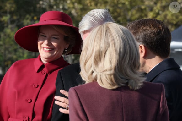 Cérémonie d’accueil officiel du roi Philippe et la reine Mathilde de Belgique par le Président de la République E.Macron et la première dame B.Macron au pied de l'Arc de Triomphe, le 14 octobre 2024. Leurs Majestés le Roi et la Reine des Belges sont en visite d’Etat en France du 14 au 16 octobre 2024. © Benoît Doppagne / Pool / Photonews / Bestimage