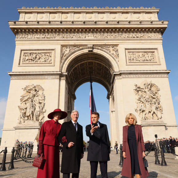 Cérémonie d'accueil officiel du roi Philippe et la reine Mathilde de Belgique par le Président de la République E.Macron et la première dame B.Macron au pied de l'Arc de Triomphe, le 14 octobre 2024. Leurs Majestés le Roi et la Reine des Belges sont en visite d'Etat en France du 14 au 16 octobre 2024. © Benoît Doppagne / Pool / Photonews / Bestimage