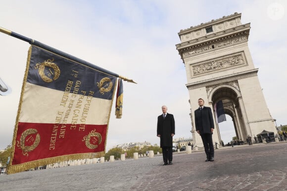 Cérémonie d'accueil officiel du roi Philippe et la reine Mathilde de Belgique par le Président de la République E.Macron et la première dame B.Macron au pied de l'Arc de Triomphe, le 14 octobre 2024. Leurs Majestés le Roi et la Reine des Belges sont en visite d'Etat en France du 14 au 16 octobre 2024. © Benoît Doppagne / Pool / Photonews / Bestimage