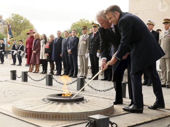 Les deux couples se sont d'abord rendus à une cérémonie d'accueil à l'Arc de Triomphe
 
Cérémonie d'accueil officiel du roi Philippe et la reine Mathilde de Belgique par le Président de la République E.Macron et la première dame B.Macron au pied de l'Arc de Triomphe, le 14 octobre 2024. Leurs Majestés le Roi et la Reine des Belges sont en visite d'Etat en France du 14 au 16 octobre 2024. © Benoît Doppagne / Pool / Photonews / Bestimage