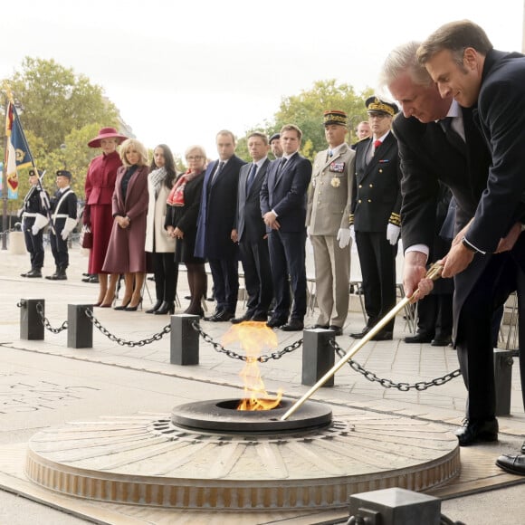 Les deux couples se sont d'abord rendus à une cérémonie d'accueil à l'Arc de Triomphe
 
Cérémonie d'accueil officiel du roi Philippe et la reine Mathilde de Belgique par le Président de la République E.Macron et la première dame B.Macron au pied de l'Arc de Triomphe, le 14 octobre 2024. Leurs Majestés le Roi et la Reine des Belges sont en visite d'Etat en France du 14 au 16 octobre 2024. © Benoît Doppagne / Pool / Photonews / Bestimage