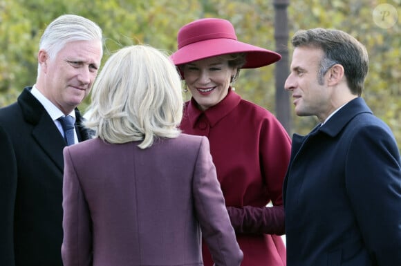 Cérémonie d'accueil officiel du roi Philippe et la reine Mathilde de Belgique par le Président de la République E.Macron et la première dame B.Macron au pied de l'Arc de Triomphe, le 14 octobre 2024. Leurs Majestés le Roi et la Reine des Belges sont en visite d'Etat en France du 14 au 16 octobre 2024. © Benoît Doppagne / Pool / Photonews / Bestimage